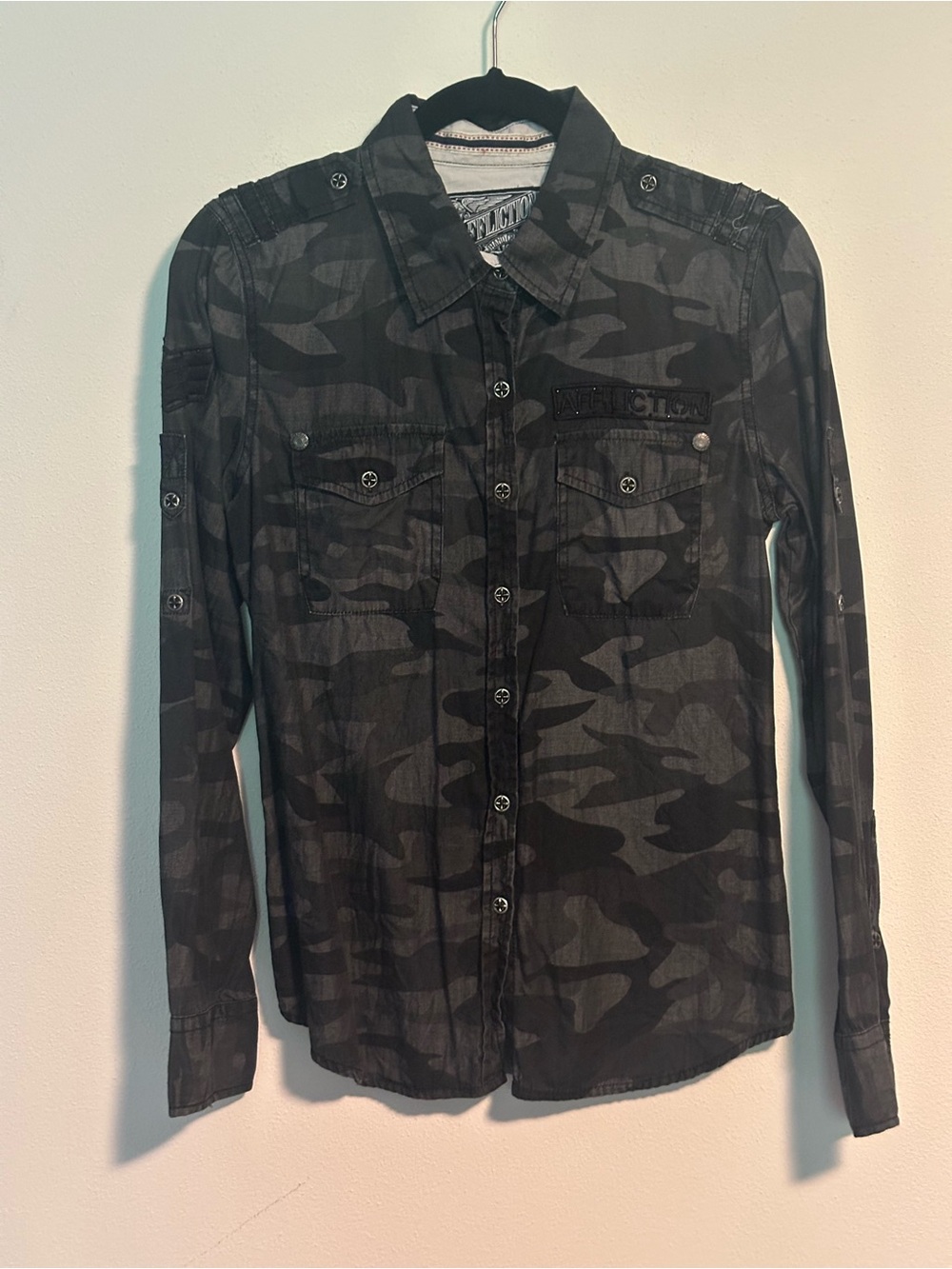 Affliction Black Premium Womens S Camo Embroidered Rhinestone Button Up Y2K